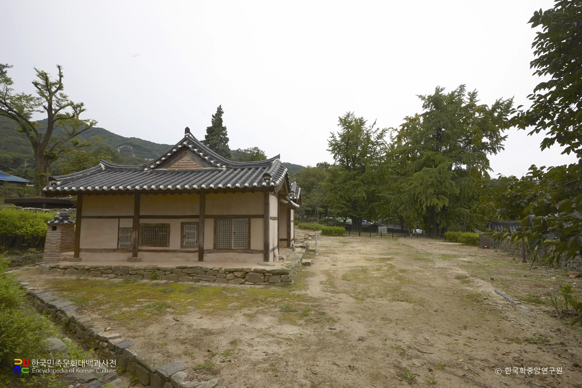 아산 맹씨 행단 측면