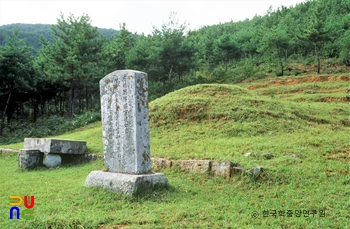 창원 제말 묘 측면