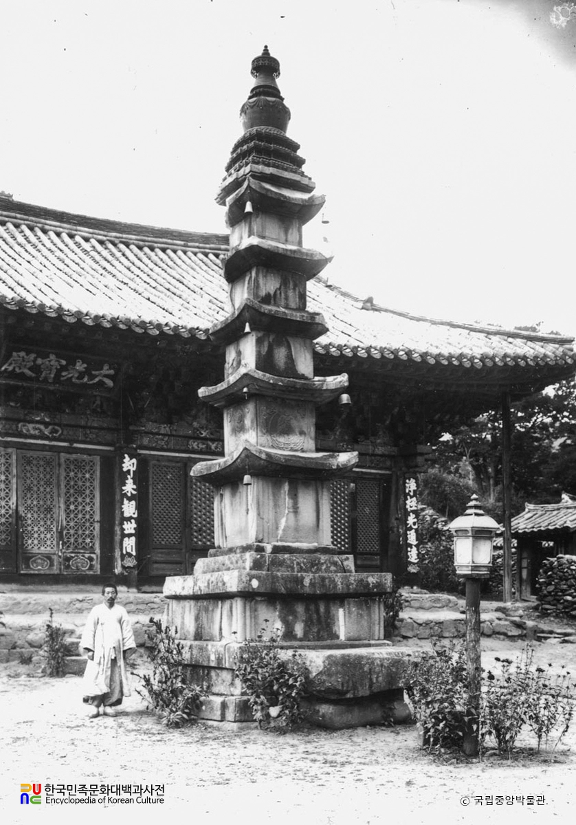 공주 마곡사 오층석탑 정측면