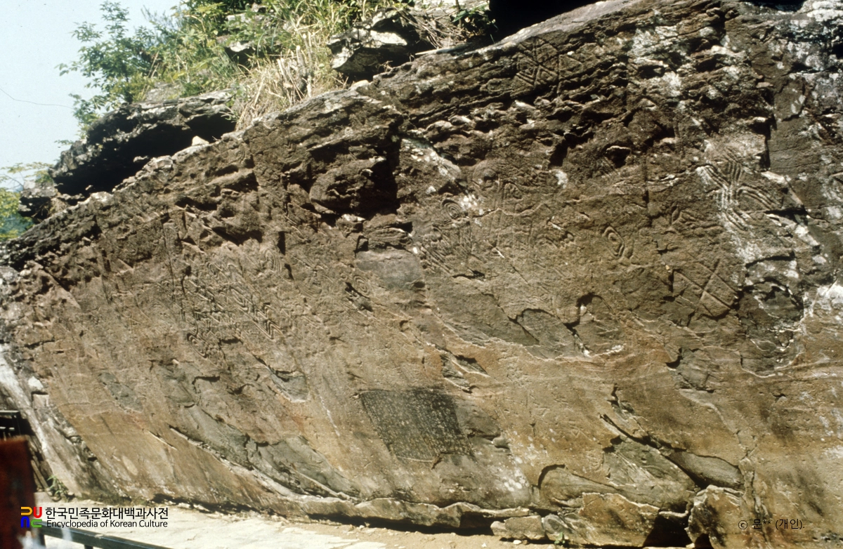 울주 천전리 명문과 암각화