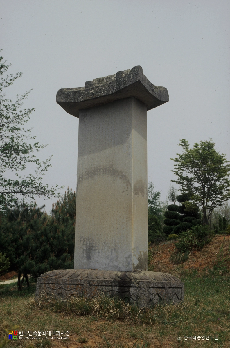 평택 이대원 장군 묘 및 신도비 중 신도비 정측면
