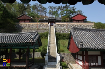 진주 진주향교 경내