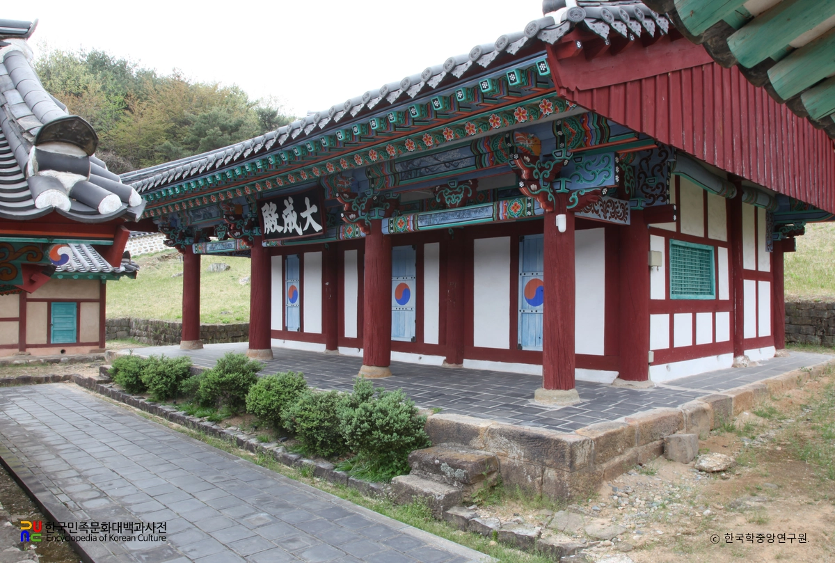 산청 단성향교 대성전 정측면
