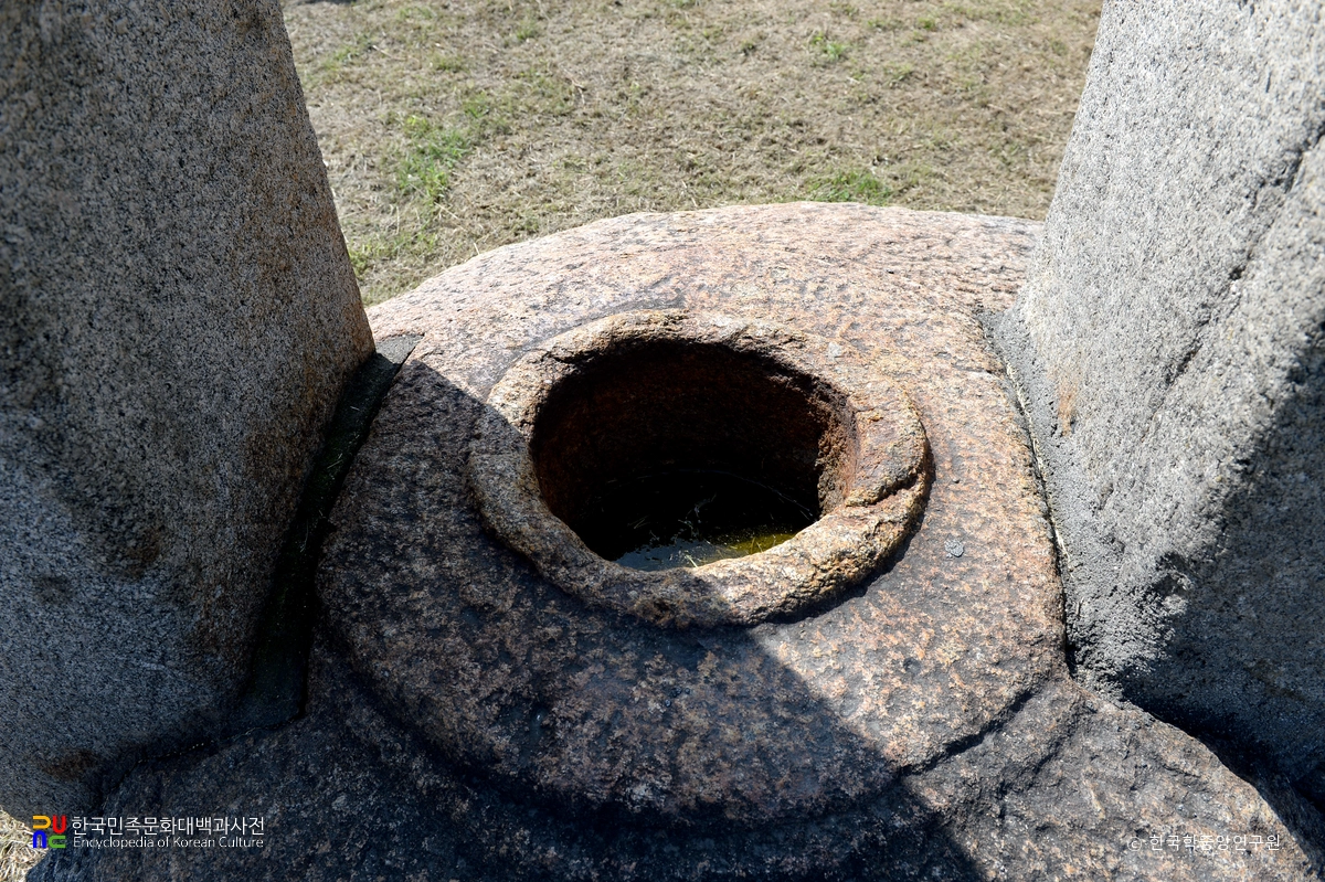 원주 봉산동 당간지주 원공과 원좌