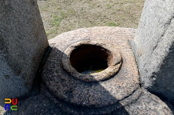 원주 봉산동 당간지주 원공과 원좌