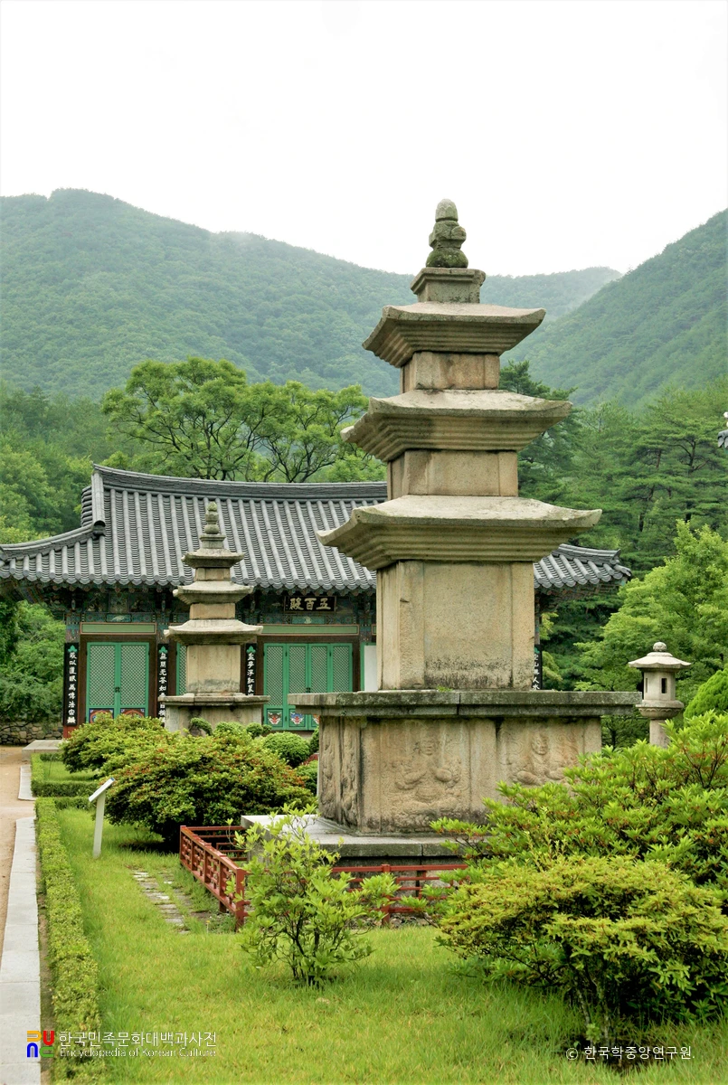 청도 운문사 동ㆍ서 삼층석탑