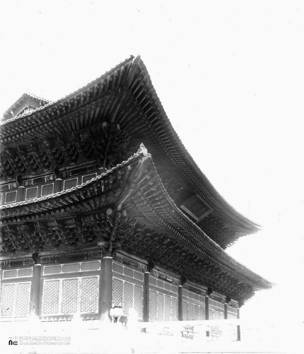 서울 경복궁 근정전 우측면