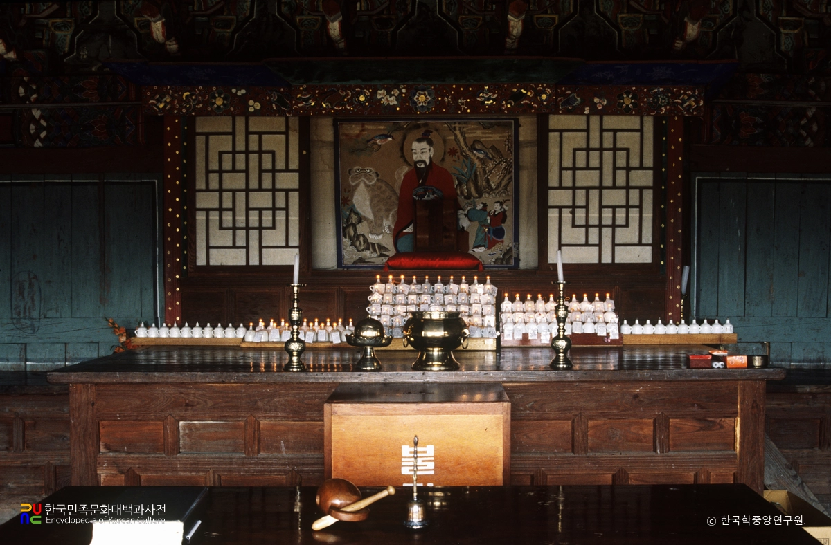공주 계룡산 중악단 내부 제단 정면