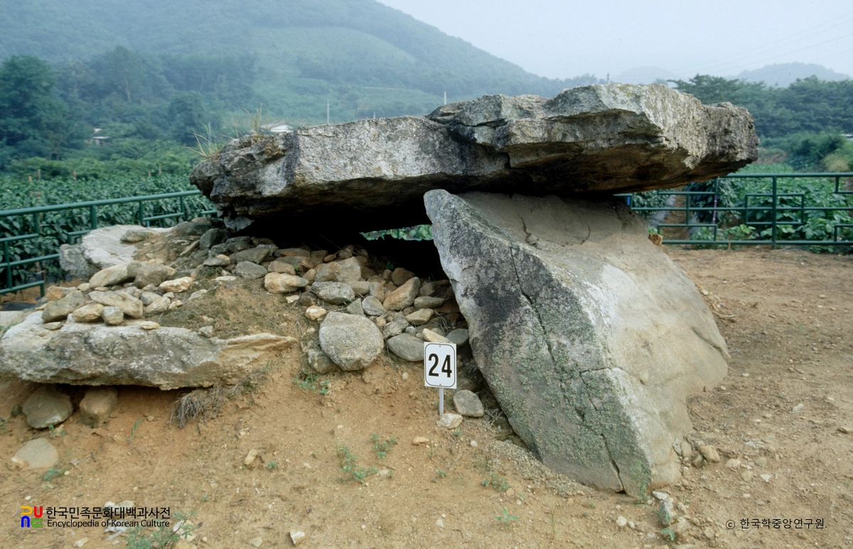 강화 부근리 고인돌군 중 23번 고인돌 정측면