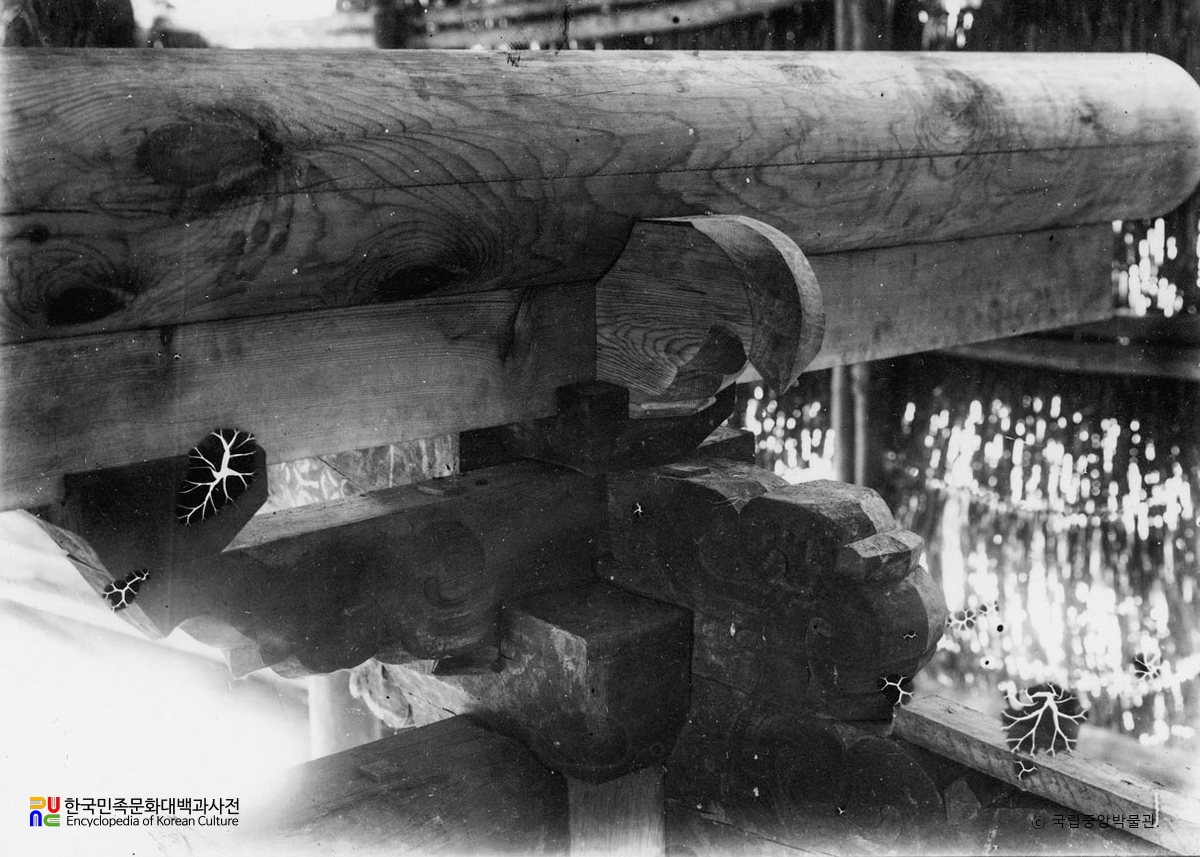 춘천 청평사 회전문 공포 도리