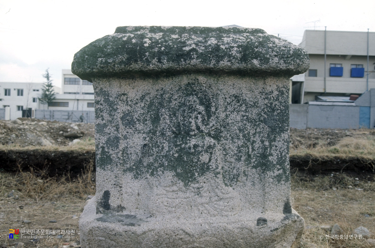 경주 동천동 사방불 탑신석