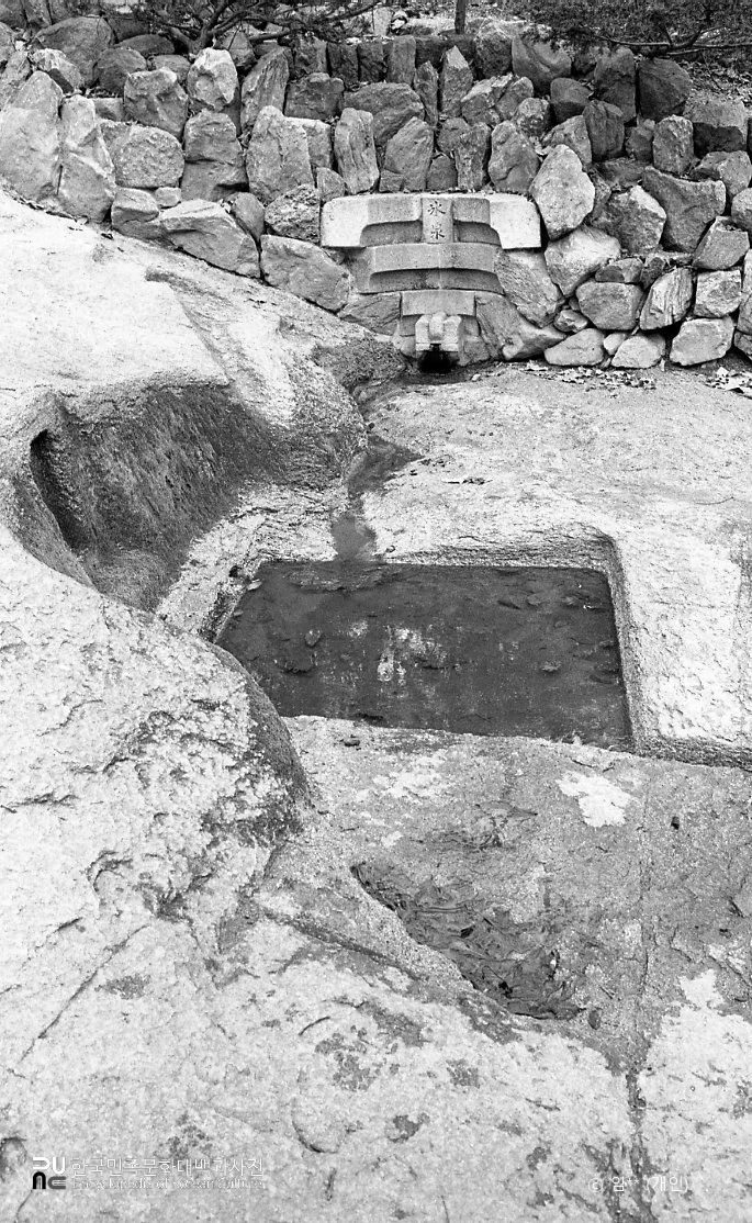 청덕궁의 옥류천 모습