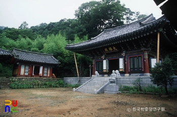 시드 슬롯 뚫기 화방사 대웅전 정측면