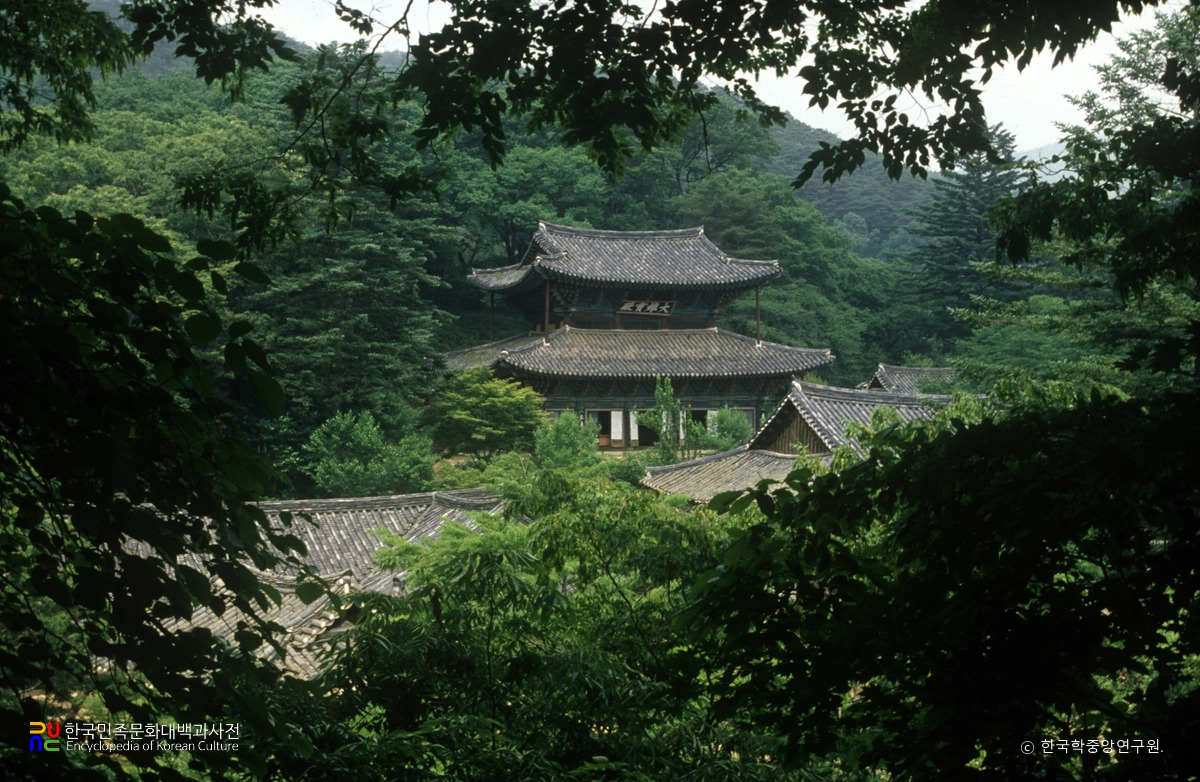 공주 마곡사 대웅보전 전경