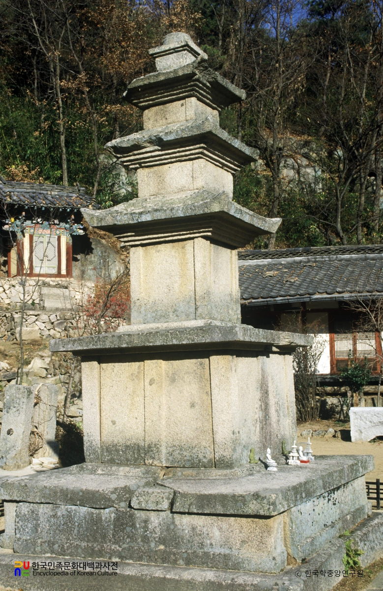 경산 불굴사 삼층석탑 우측면