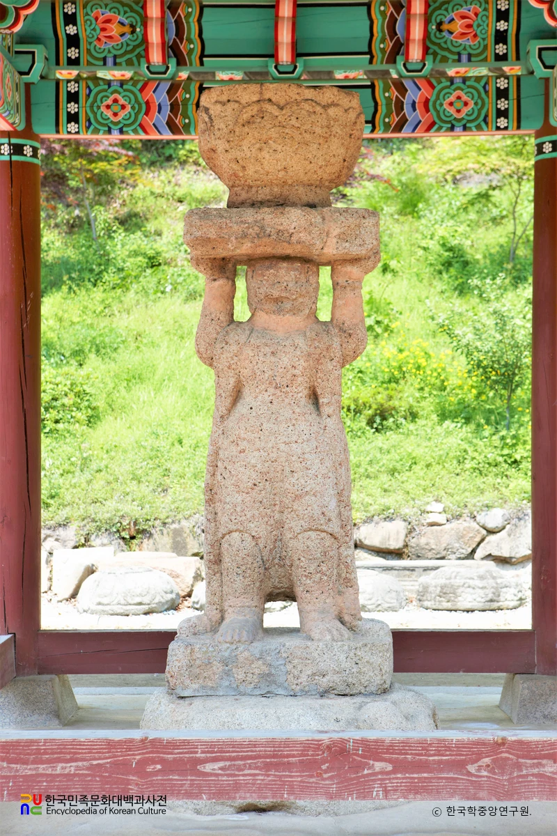 보은 법주사 석조 희견보살 입상