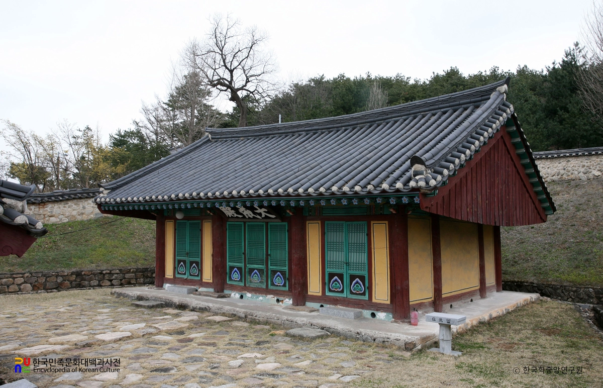 제천향교 대성전 측면