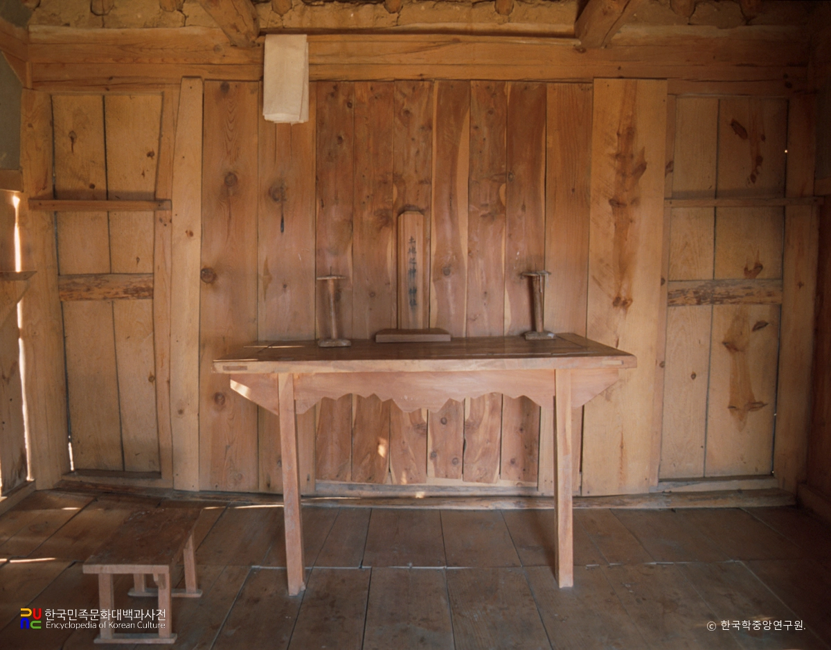 삼척 갈남리 서낭당 내부