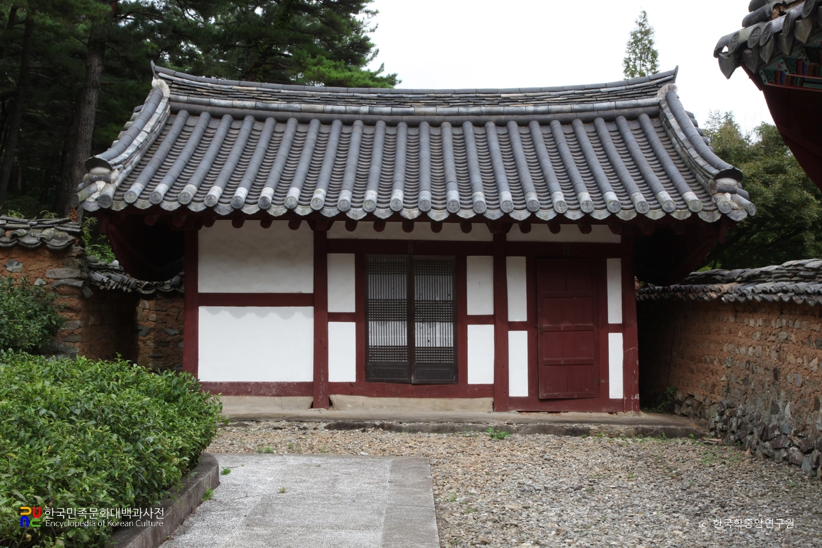 경남 고성 위계서원 중 고사 정면