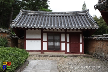 경남 고성 위계서원 중 고사 정면