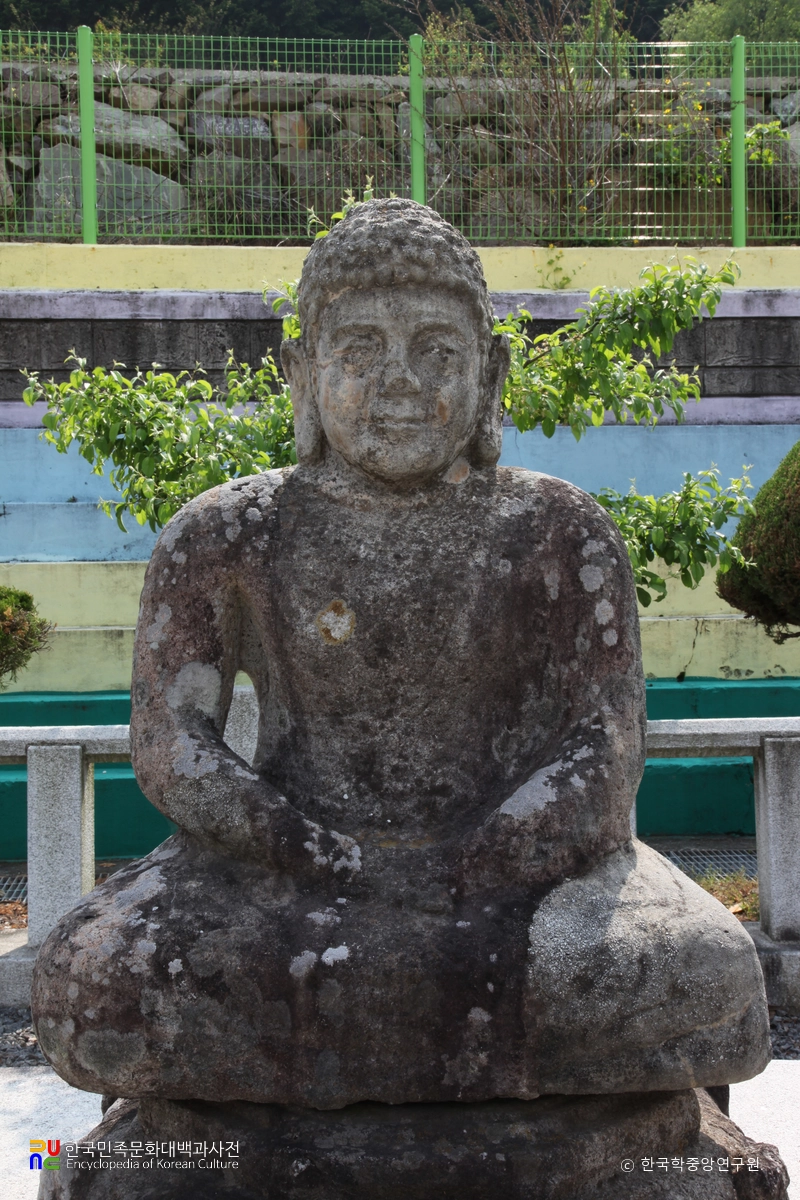 의령 중교리 석조여래좌상