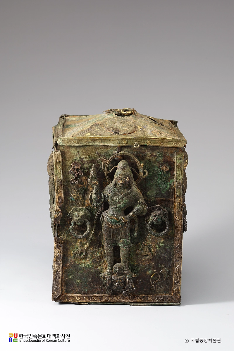 감은사지 서삼층석탑 사리장엄구 중 금동사리외함 사천왕상(북)