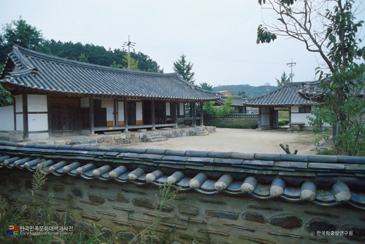 홍성 김좌진 장군 생가지 안채 정측면