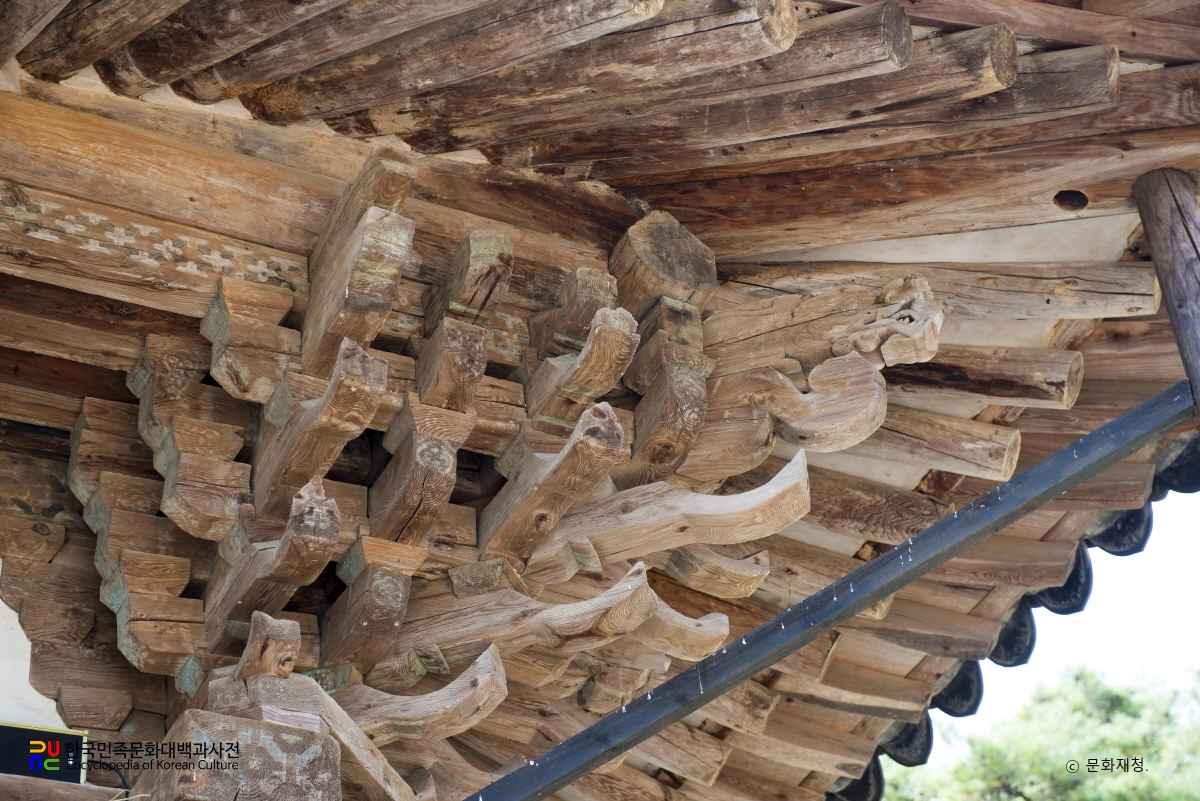 의성 대곡사 대웅전의 처마