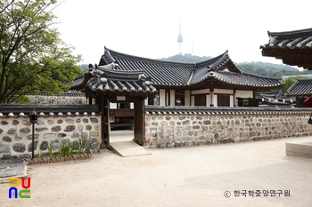 서울 관훈동 민씨 가옥 월문