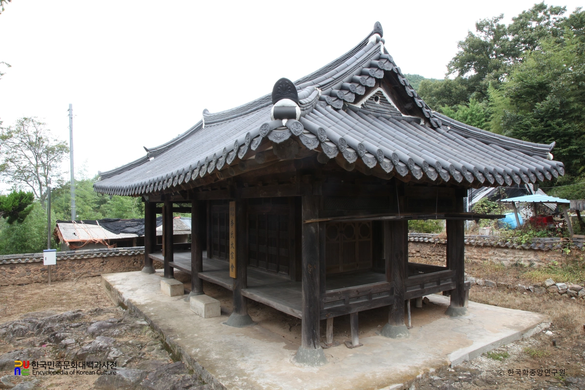 함안 검암리 동산정 우측면