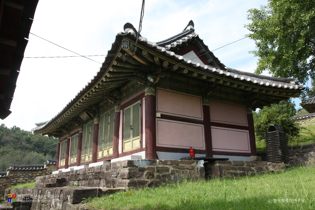 함안 칠원향교 중 명륜당 우측면