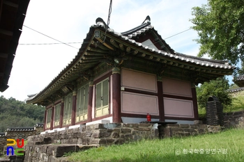 함안 칠원향교 중 명륜당 우측면