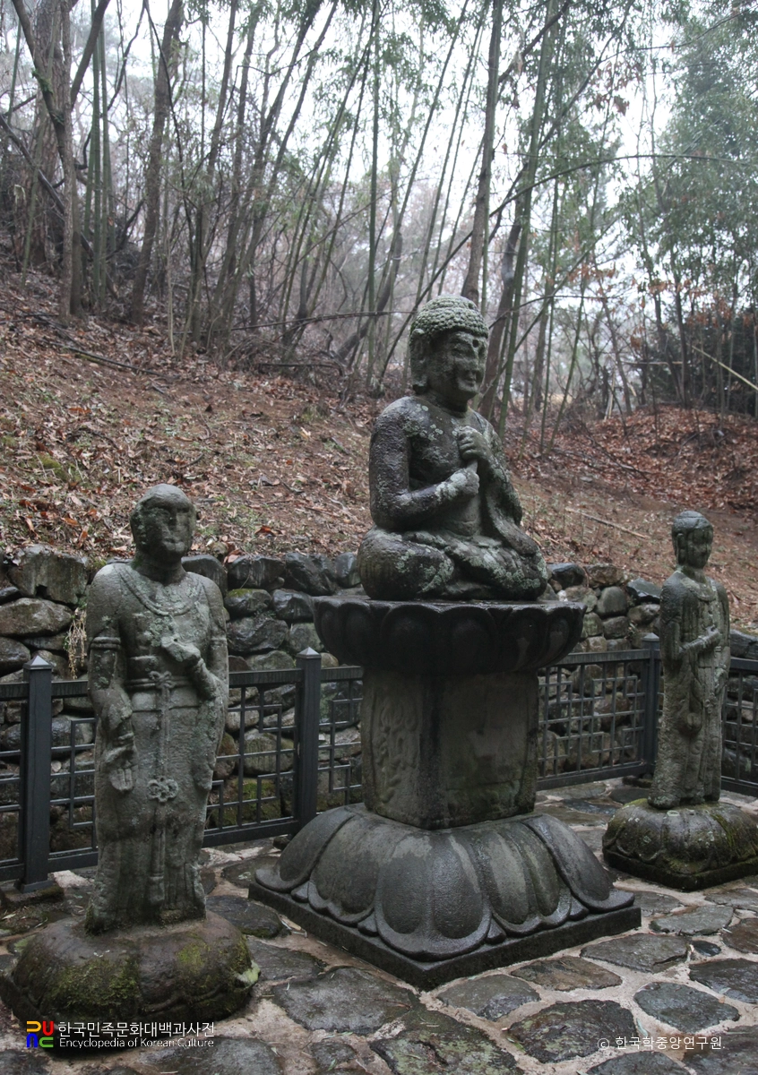 합천 죽고리 삼존석불 좌측면