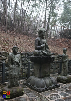 합천 죽고리 삼존석불 좌측면