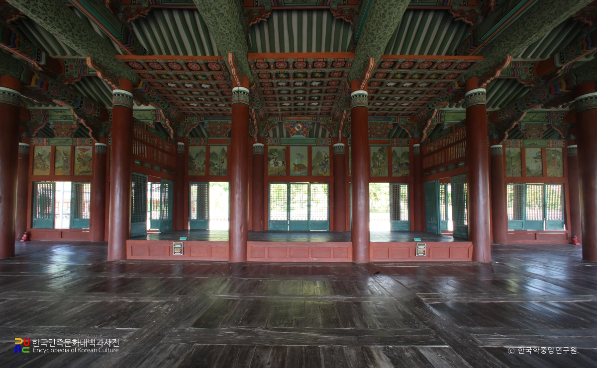 통영 세병관 내부