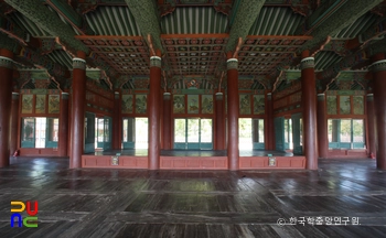 통영 세병관 내부