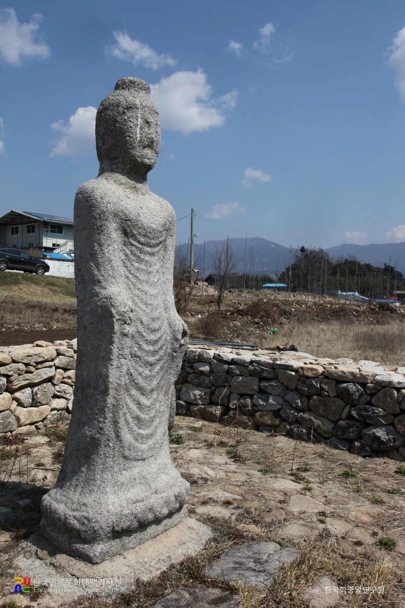함양 극락사지 석조여래입상 좌측면