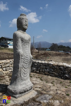 함양 극락사지 석조여래입상 좌측면