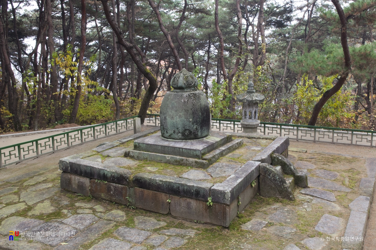 여주 신륵사 보제존자석종 정측면