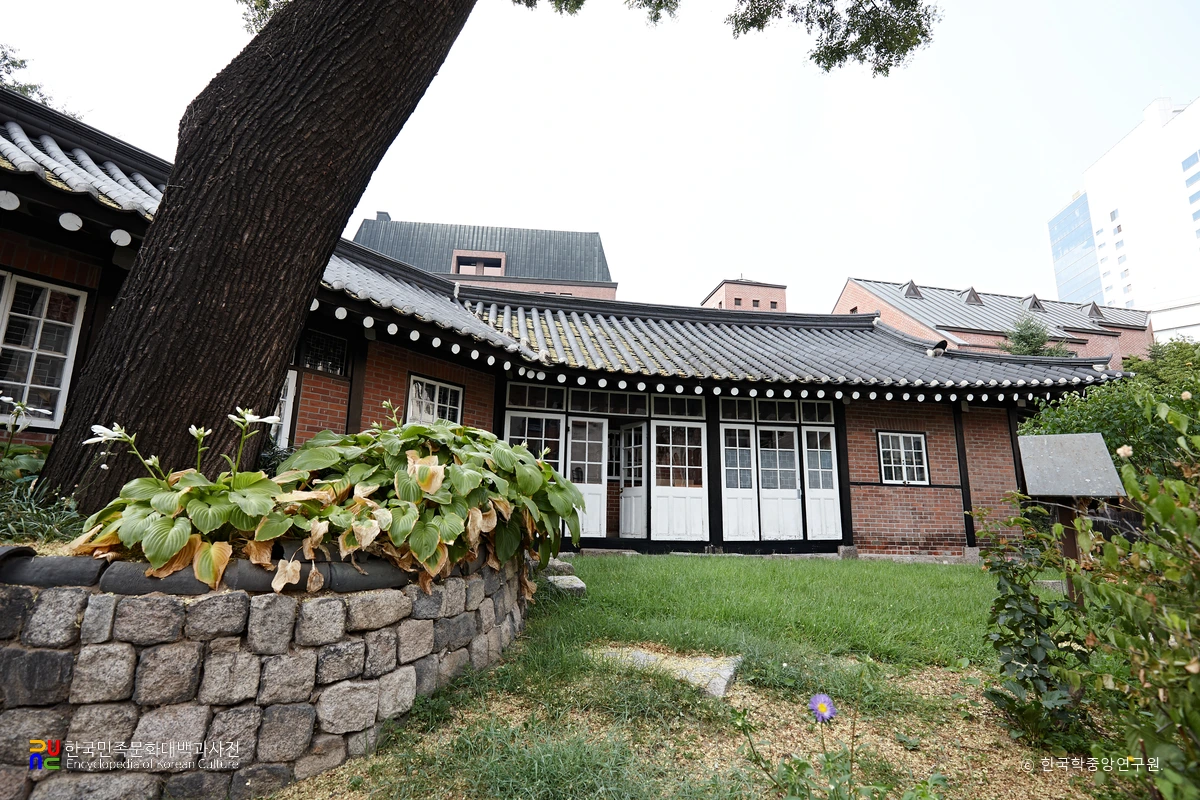서울 성공회 서울성당 사제관 정측면