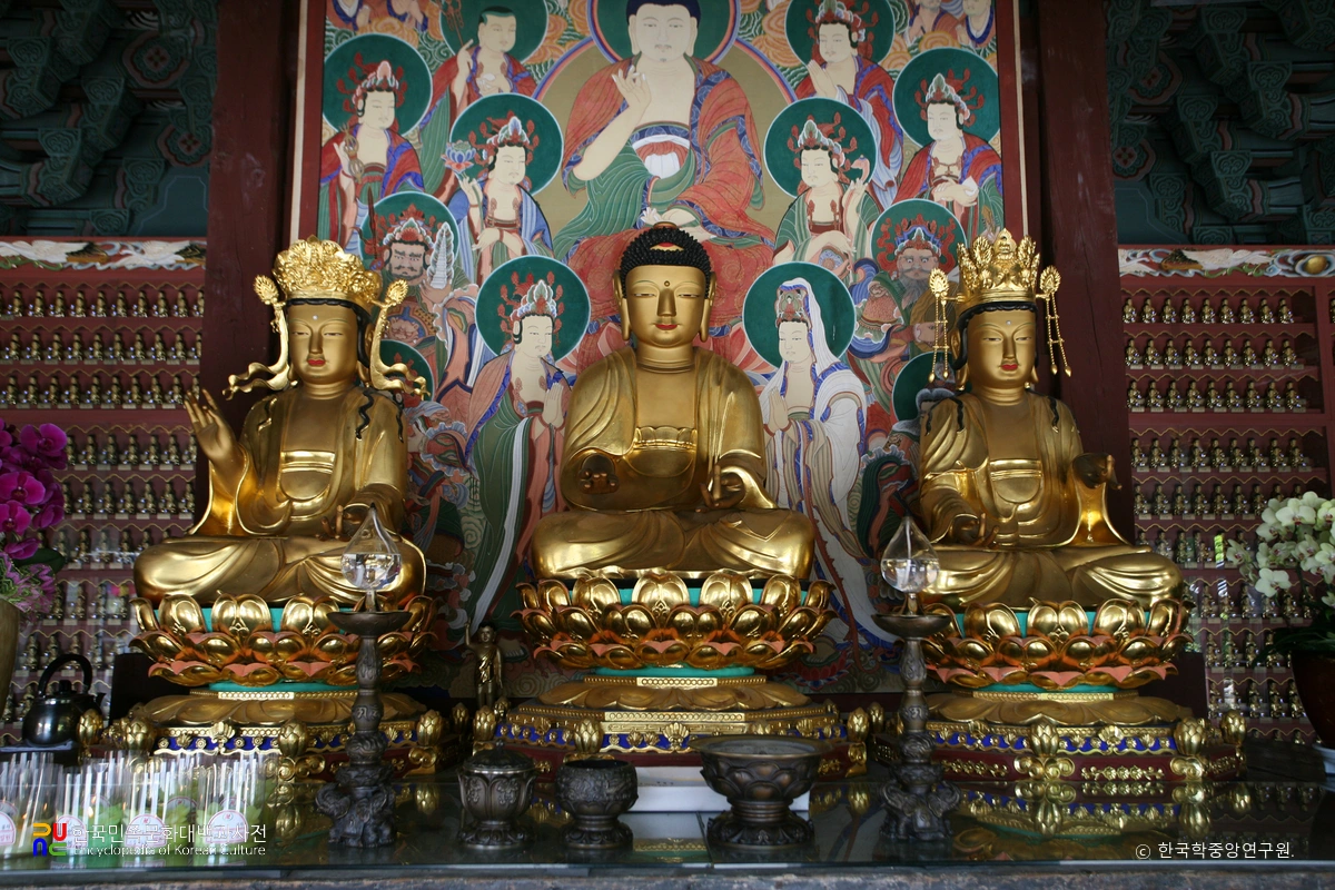 순천 정혜사 대웅전 내부