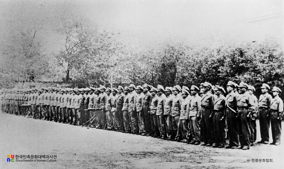 광복군 사열식