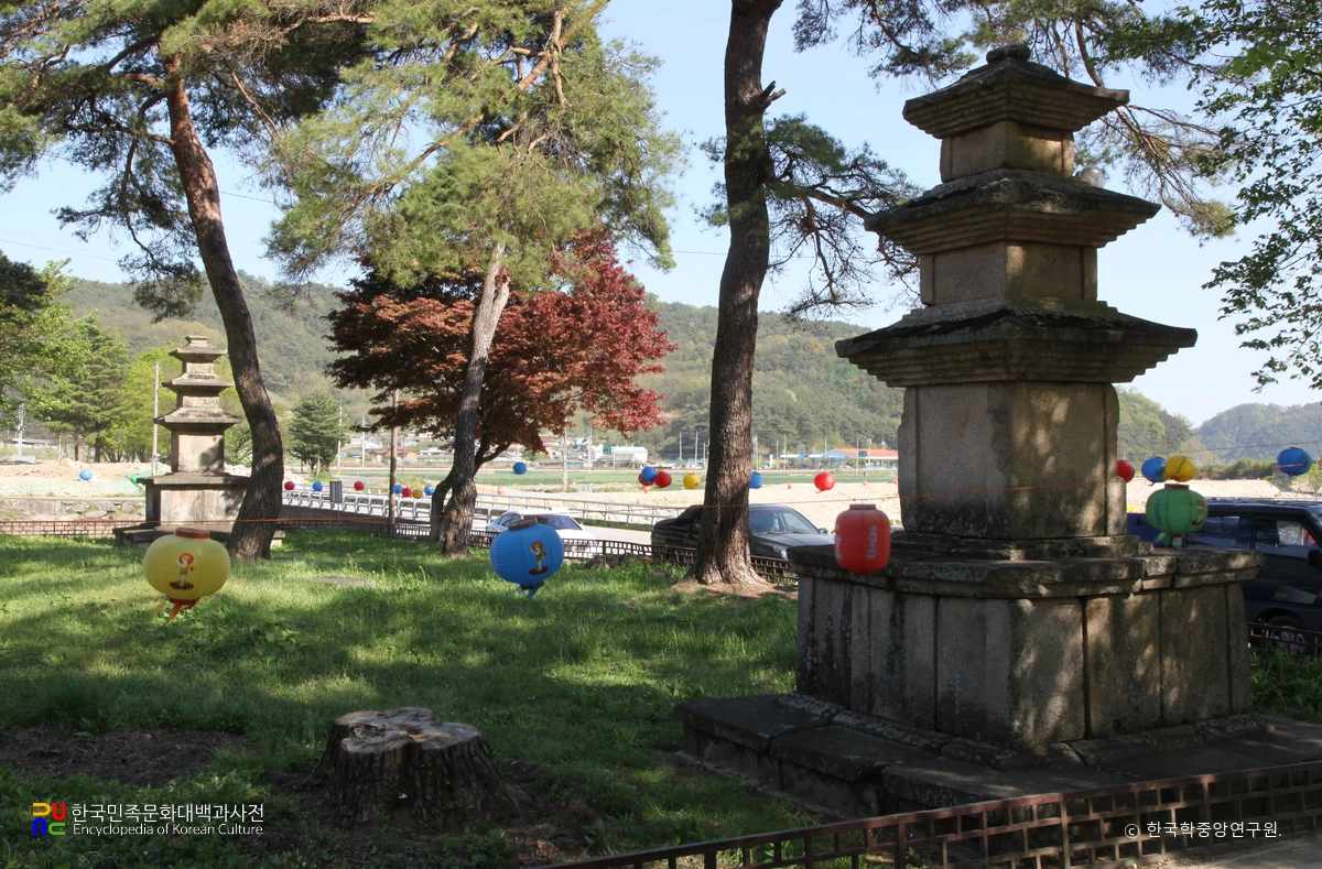 합천 월광사지 동·서 삼층석탑 전경