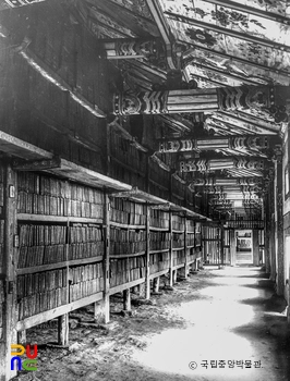 합천 해인사 장경판전 전동 내부 전면