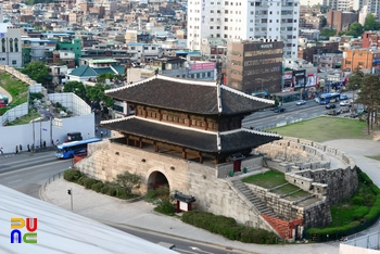 서울 흥인지문의 내측 전경