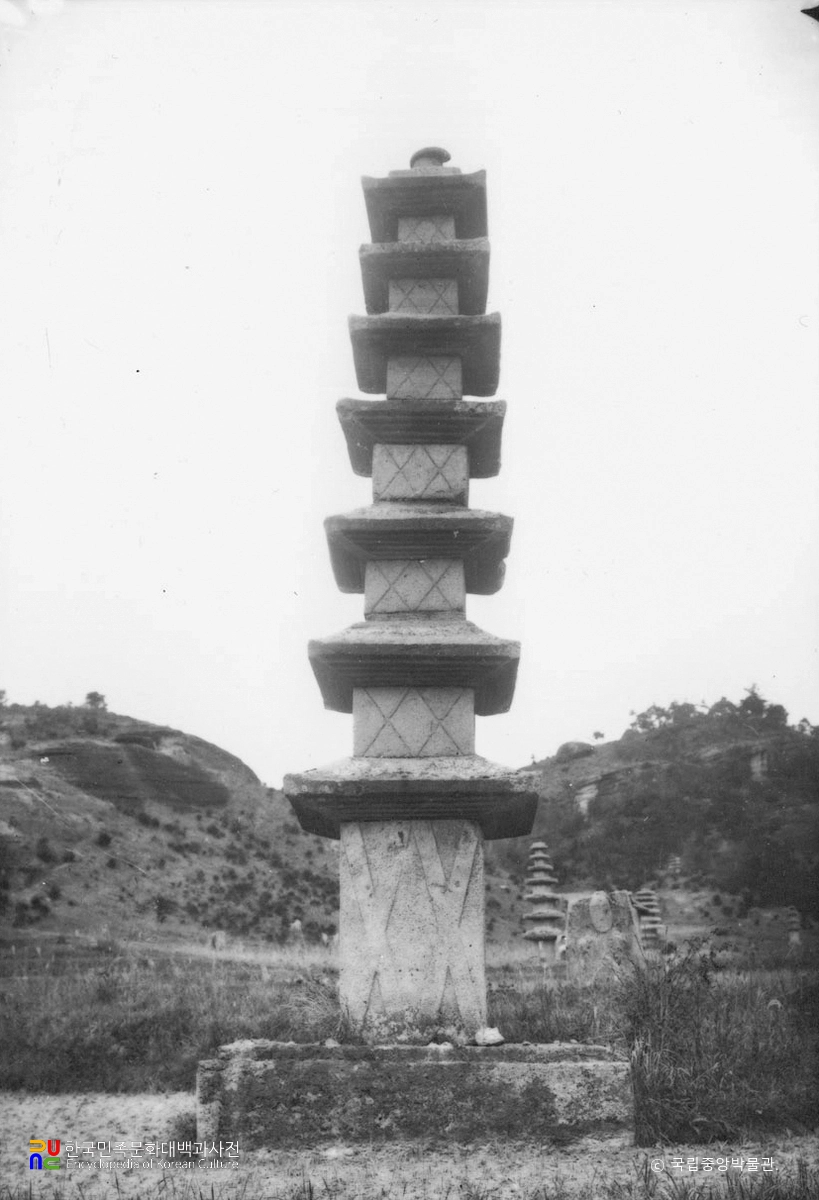 화순 운주사 쌍교차문 칠층석탑