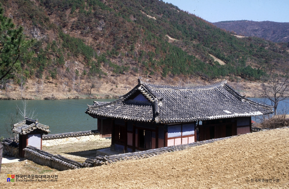 금산 용강서원 전경