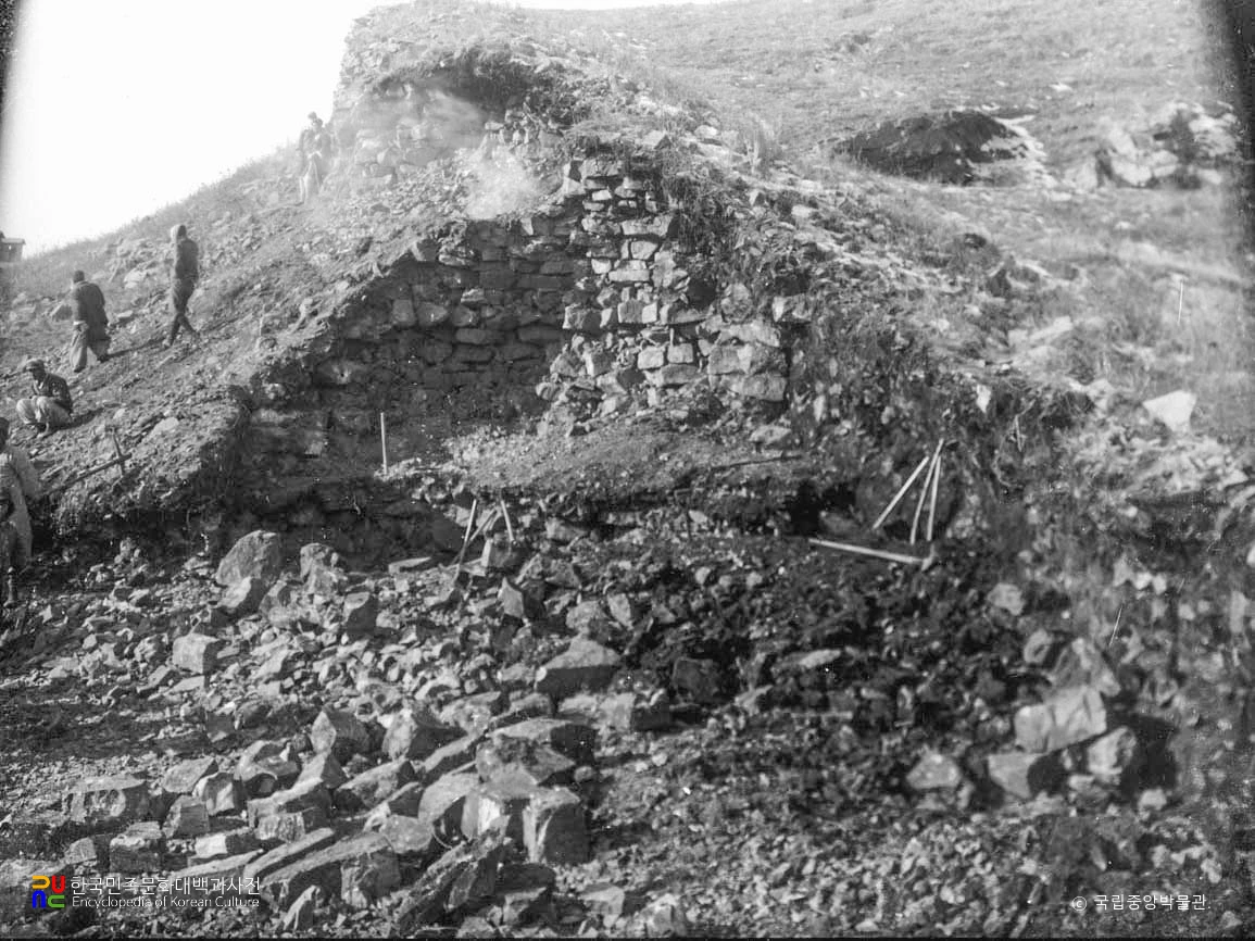 봉산 휴류산성 성벽 절개면