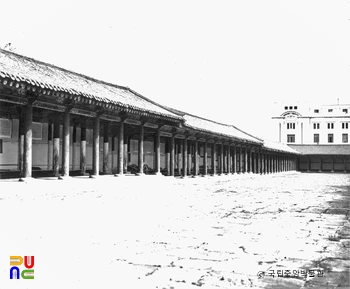 서울 경복궁 근정문 및 행각 중 동행각