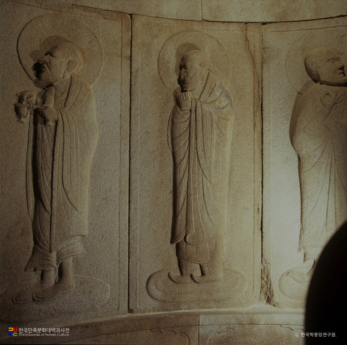 경주 석굴암 석굴 중 십대제자 마하목건련, 수보리, 가전연